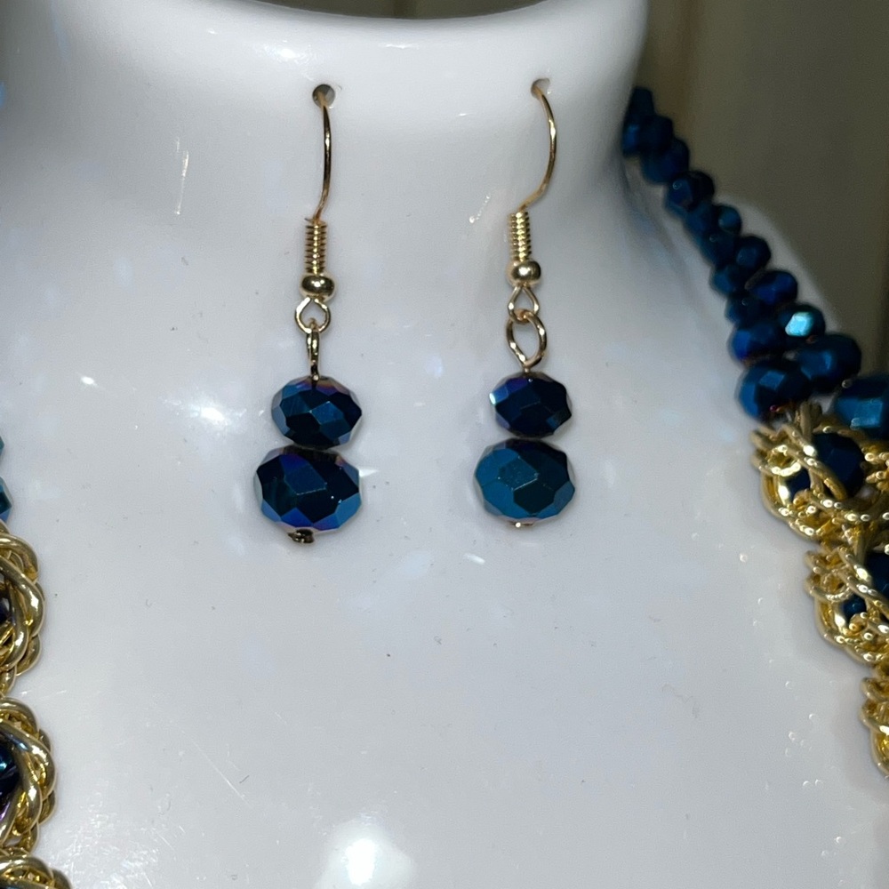Elegant Blue and Gold Faceted Necklace and Earring Set NEW! - Picture 4 of 5